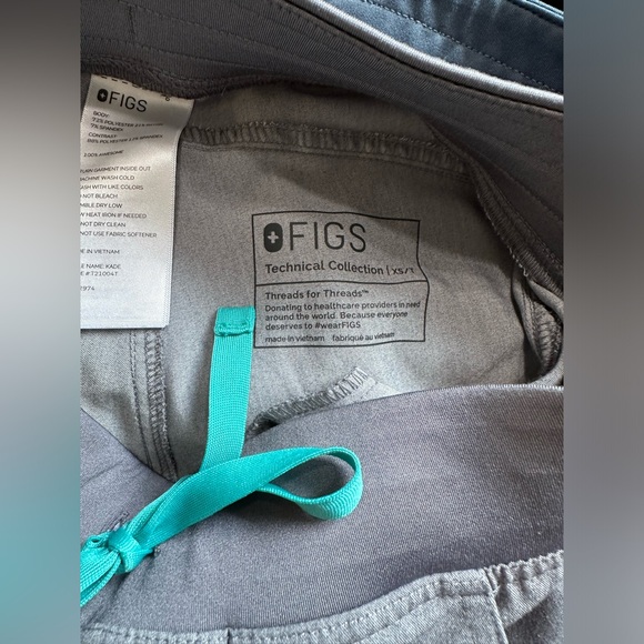 FIGS- GRAPHITE- XS TALL KADE CARGO SCRUB PANTS - Picture 2 of 2